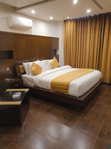 Bling International Hotel מולטאן מראה חיצוני תמונה